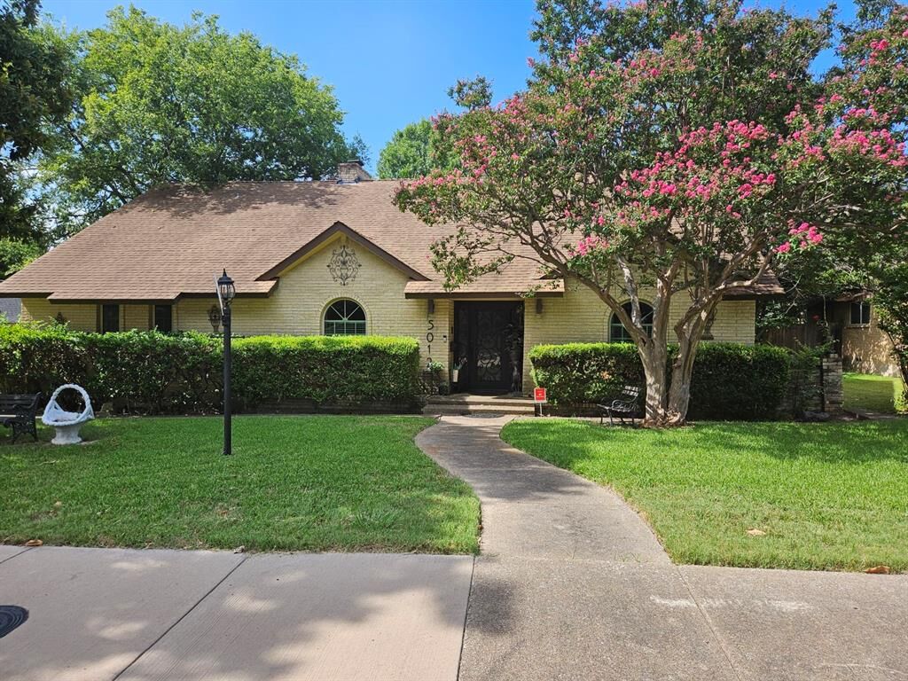 Property Photo: 5012 Everglade Road TX 75227