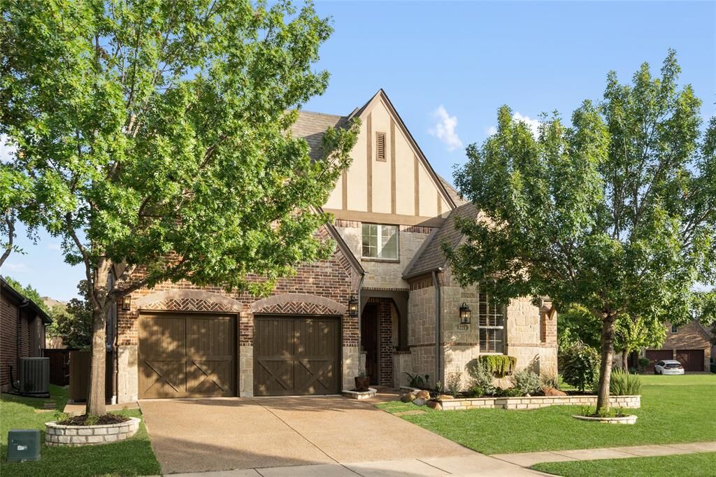 Property Photo: 8221 Paisley TX 75056