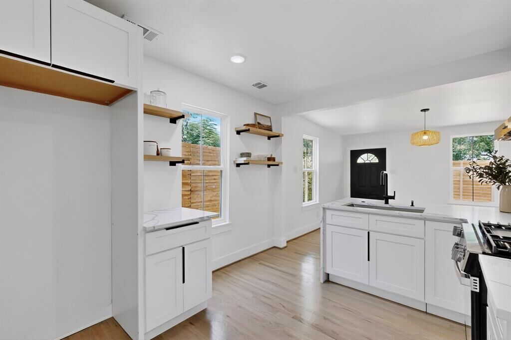 Property Photo:  4007 Shelley Boulevard  TX 75211 