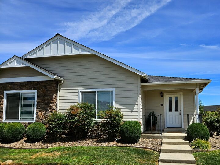 332 Cheney Loop  Central Point OR 97502 photo