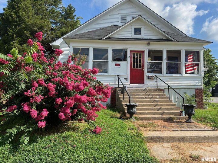 503 E Poplar Street  West Frankfort IL 62896 photo