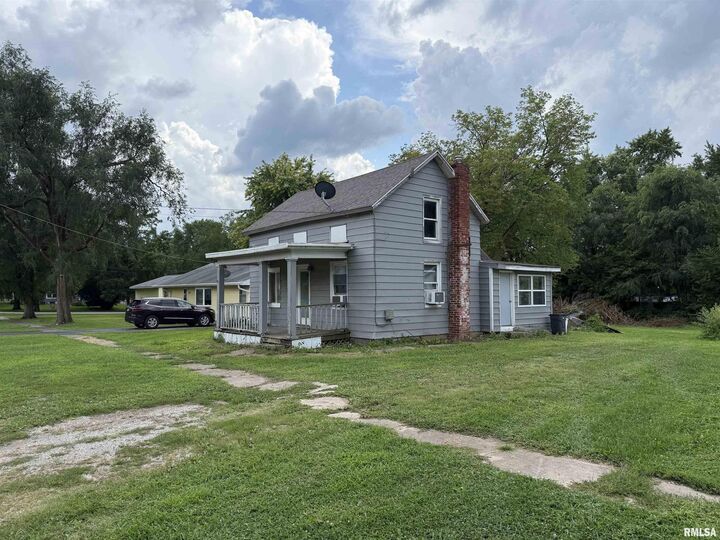 817 S Elm Street  Delavan IL 61734 photo