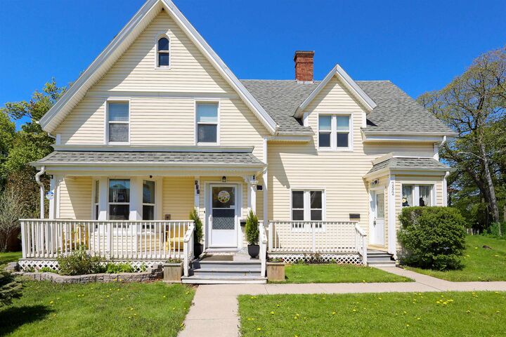 Property Photo:  250-252 Central Street  PE C1N 3M4 
