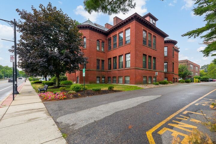 Property Photo: 321 Plantation St G-3 MA 01604