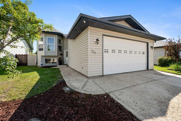 101 Laurel Close  Blackfalds AB T0M 0J0 photo
