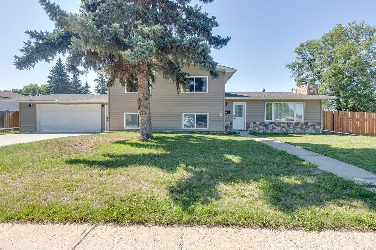 Property Photo: 104 Oak Drive AB T9A 2E7