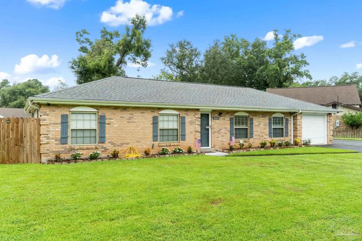 Property Photo: 8288 Tippin Ave FL 32514