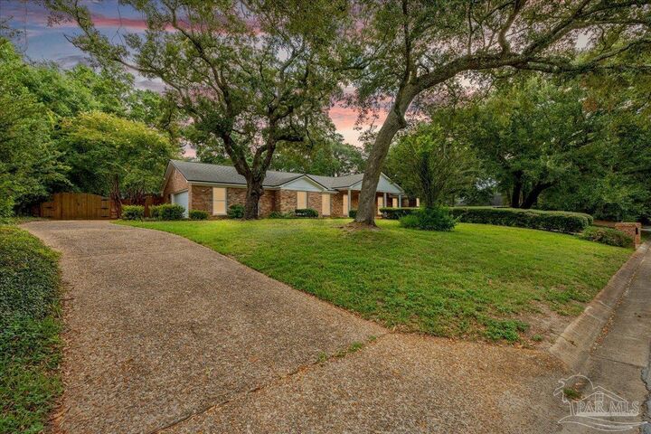 Property Photo: 4660 Francisco Rd FL 32504
