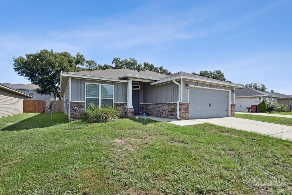 Property Photo: 5512 Peach Dr FL 32571