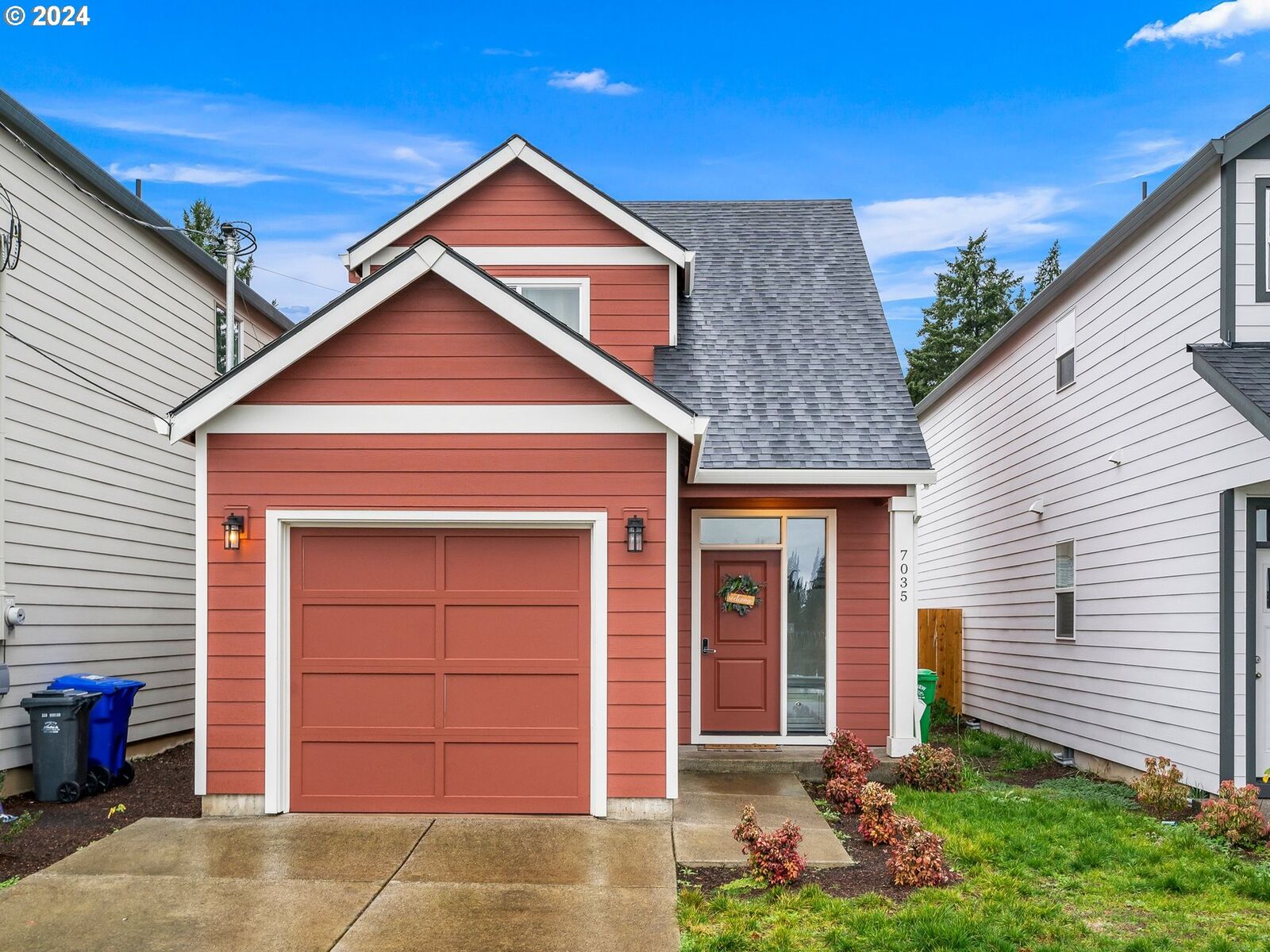 Property Photo: 7035 SE Alberta St OR 97206
