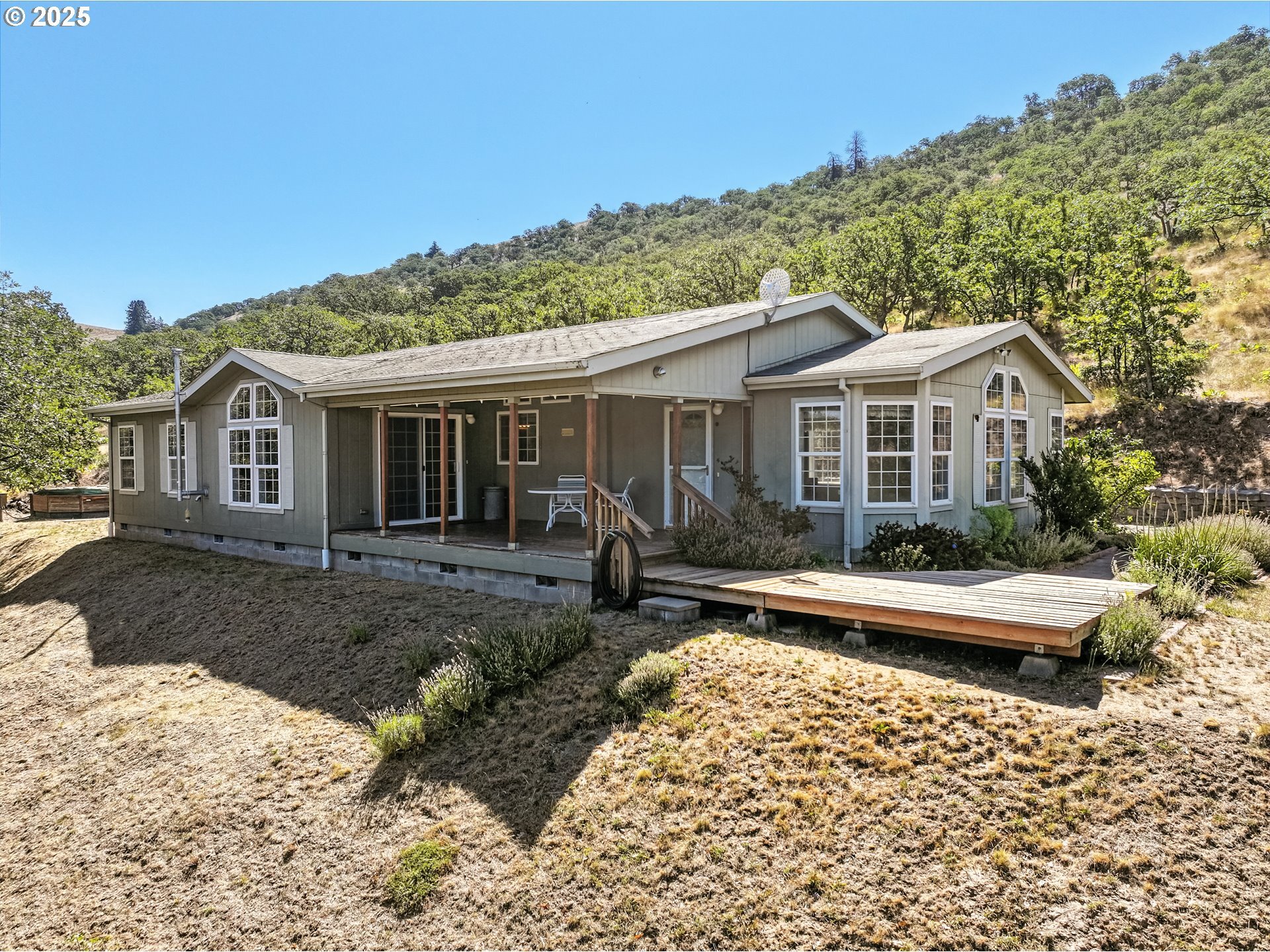 Property Photo: 6305 Cherry Heights Rd OR 97058