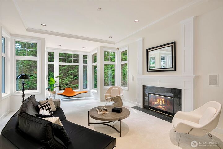 Property Photo:  11828 NE 41st Lane  WA 98033 