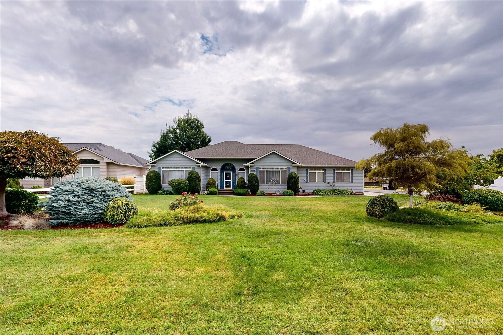 Property Photo:  940  Bryant Avenue  WA 99362 