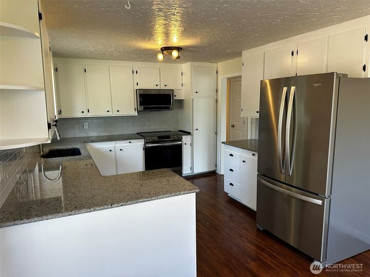 Property Photo:  17514 SE 134th Street  WA 98059 