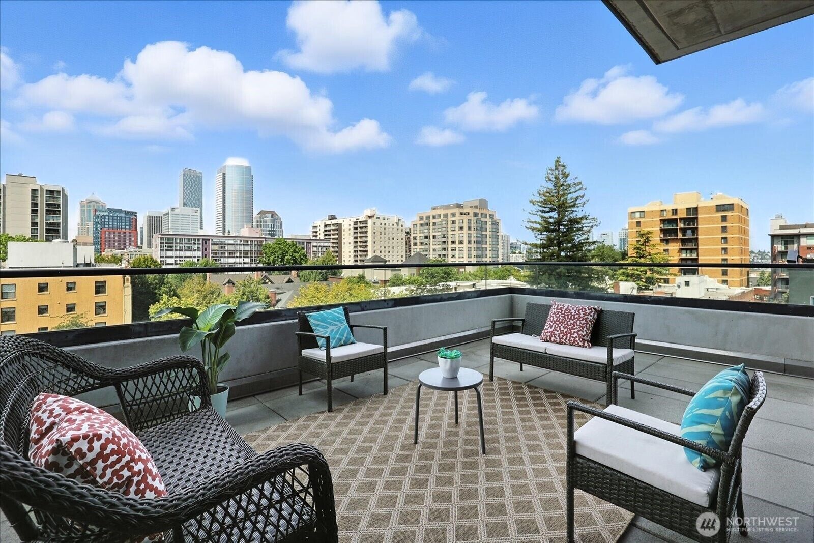 Property Photo: 1321 Seneca Street 505 WA 98101