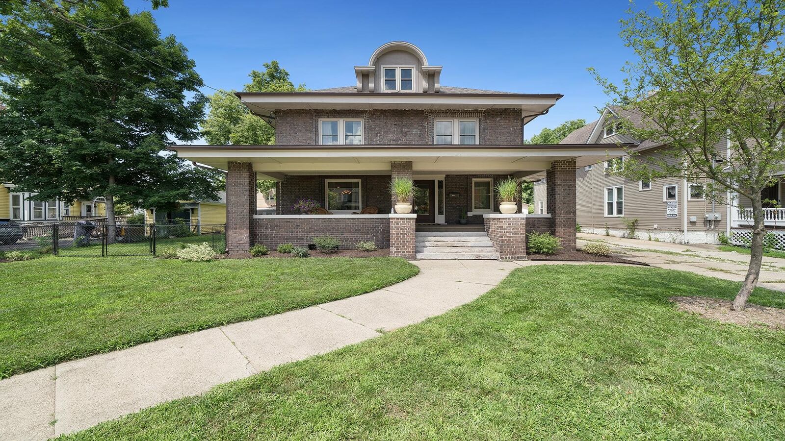 Property Photo:  512 College Avenue  IL 61104 