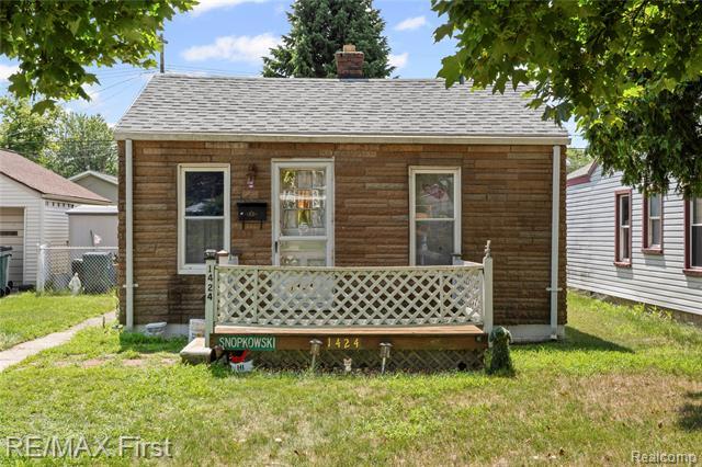 1424 E Harry Avenue  Hazel Park MI 48030 photo