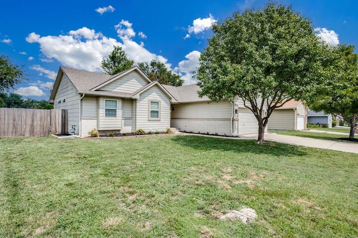 Property Photo: 15216 E Sharon St KS 67230