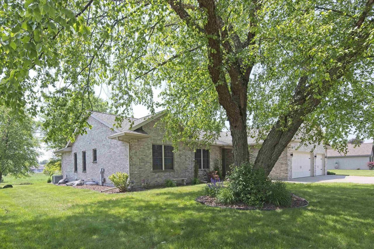 Property Photo:  552 Meadowlark Lane  WI 53901 