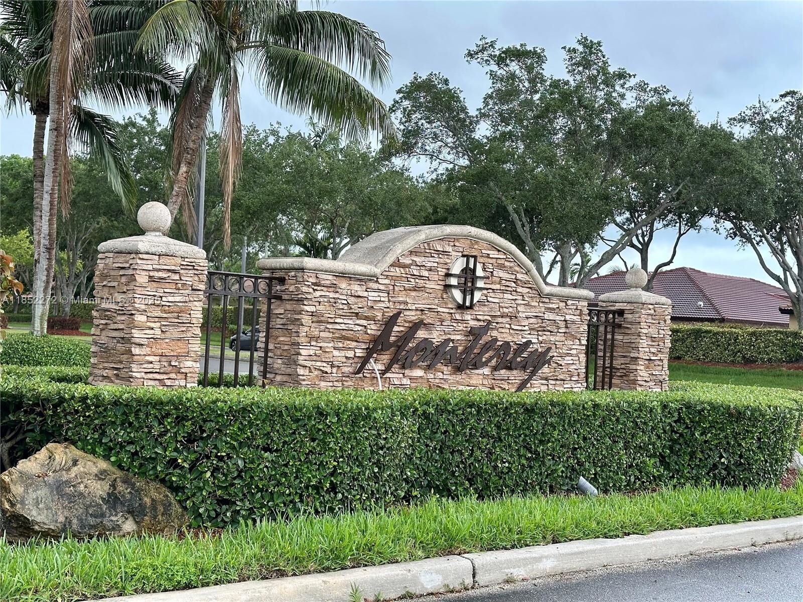 Property Photo:  980 NE 33rd Ter 203  FL 33033 