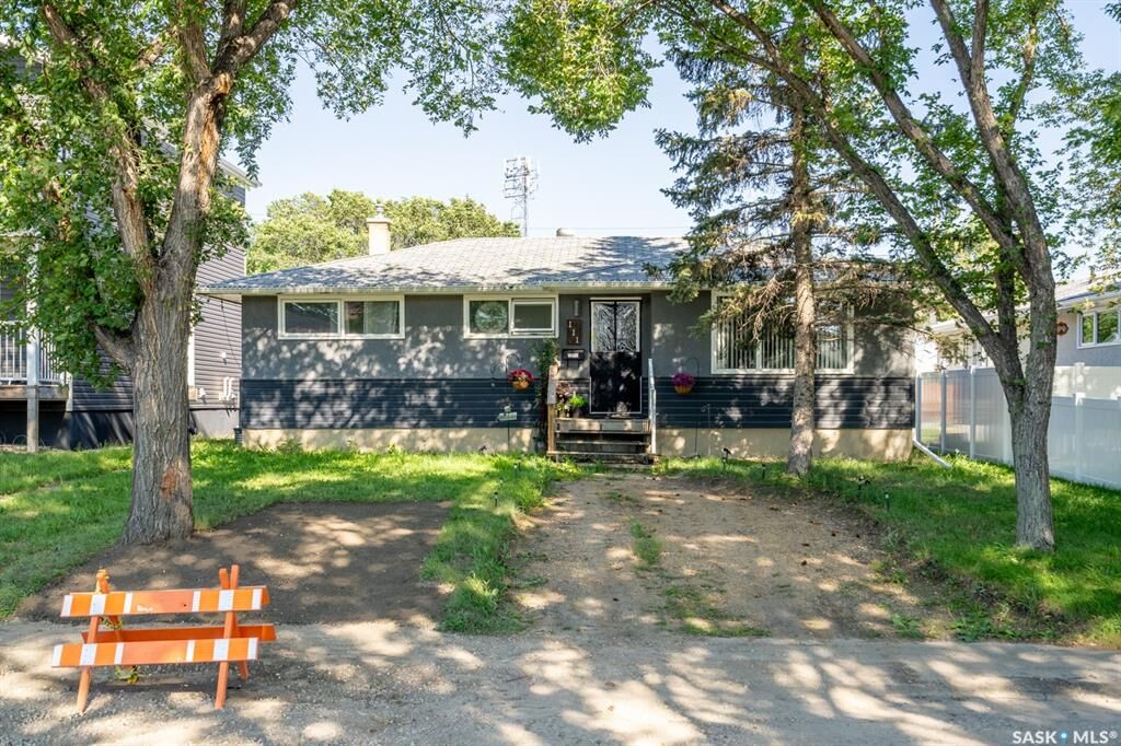 Property Photo:  111 Montreal Street N  SK S4R 2S8 