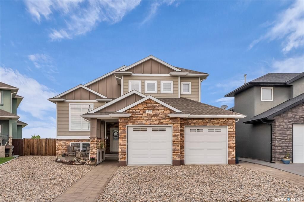 Property Photo:  128 Kinsmen Crescent  SK S0K 0A2 
