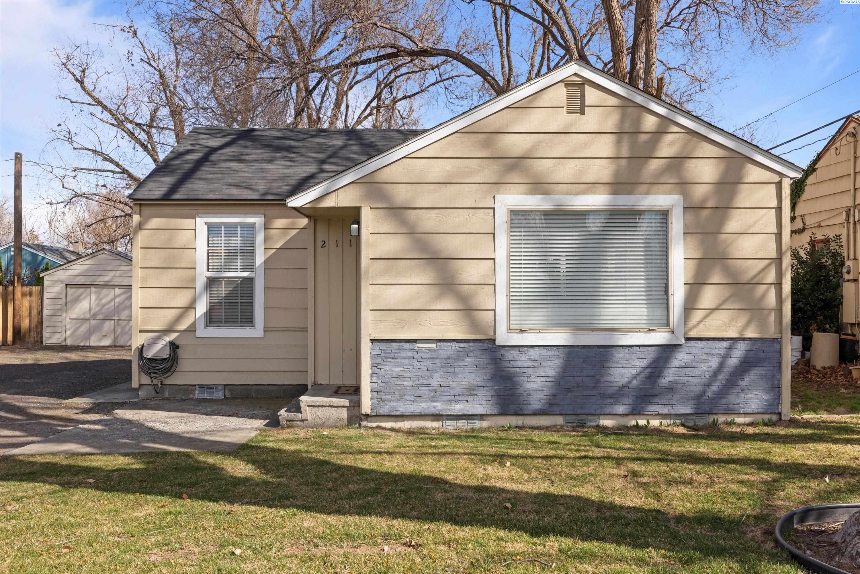 Property Photo: 211 S Rainier WA 99336