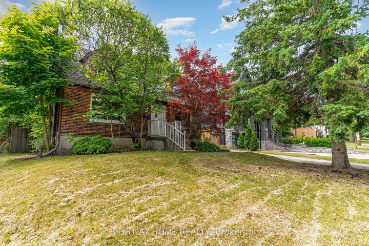 Photo de la propriété: 45 Yorkview Drive S ON M2N 2R9