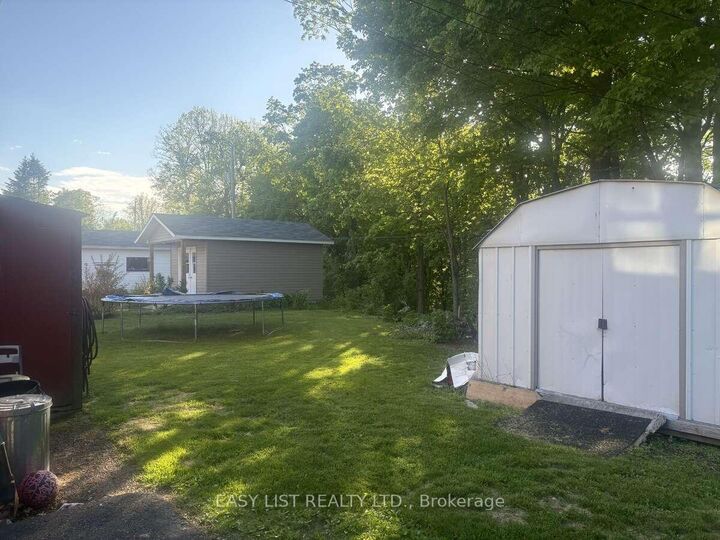 Photo de la propriété: 384 Charles Avenue ON K7V 3J3