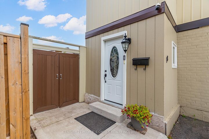 Property Photo: 18 Hernon Court ON L6S 2B9