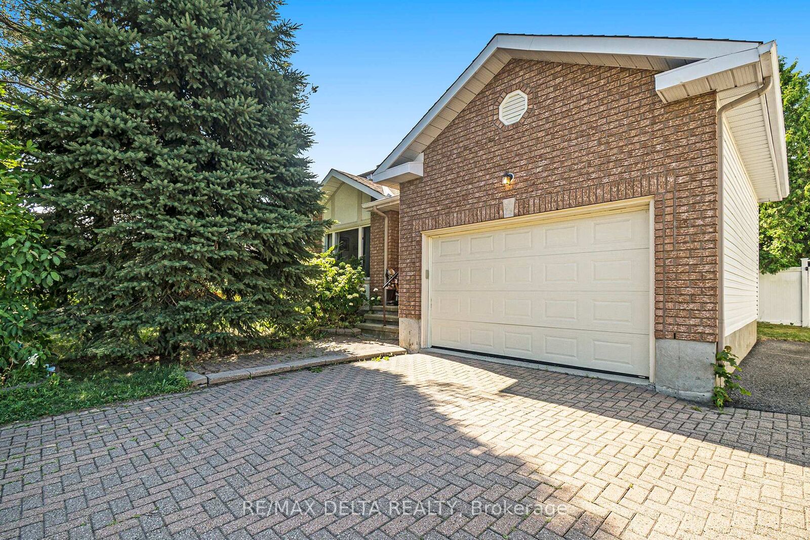 Property Photo:  762 Adencliffe Drive  ON K4A 3E5 