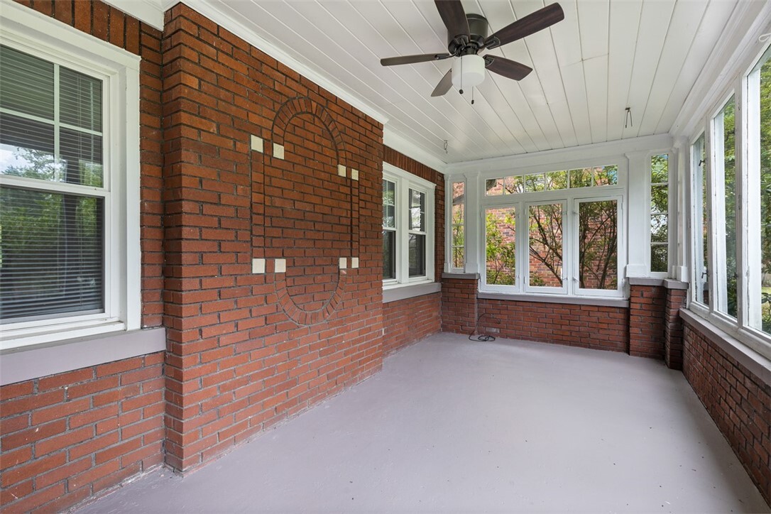 Property Photo: 1090 Washington Rd PA 15228