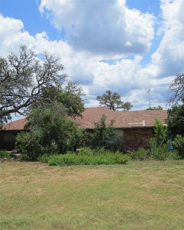 Property Photo:  300 Oak Springs Drive  TX 78620 