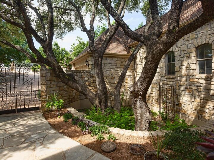 Property Photo:  402 Golf Crest Lane  TX 78734 