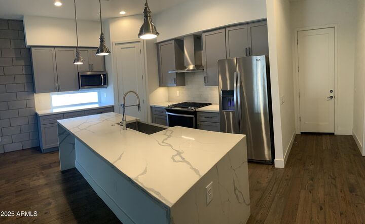 Property Photo:  1111 E Missouri Avenue 4  AZ 85014 
