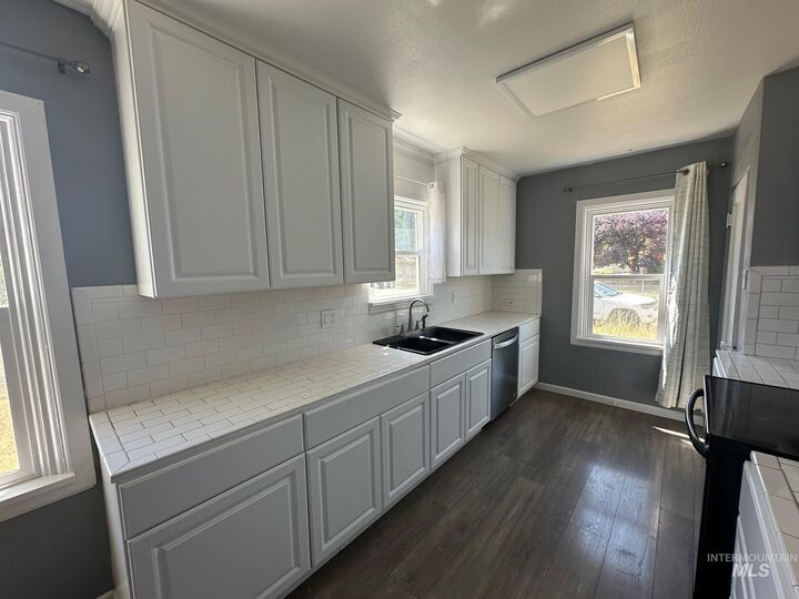 Property Photo:  787 SW 3rd St  OR 97914 