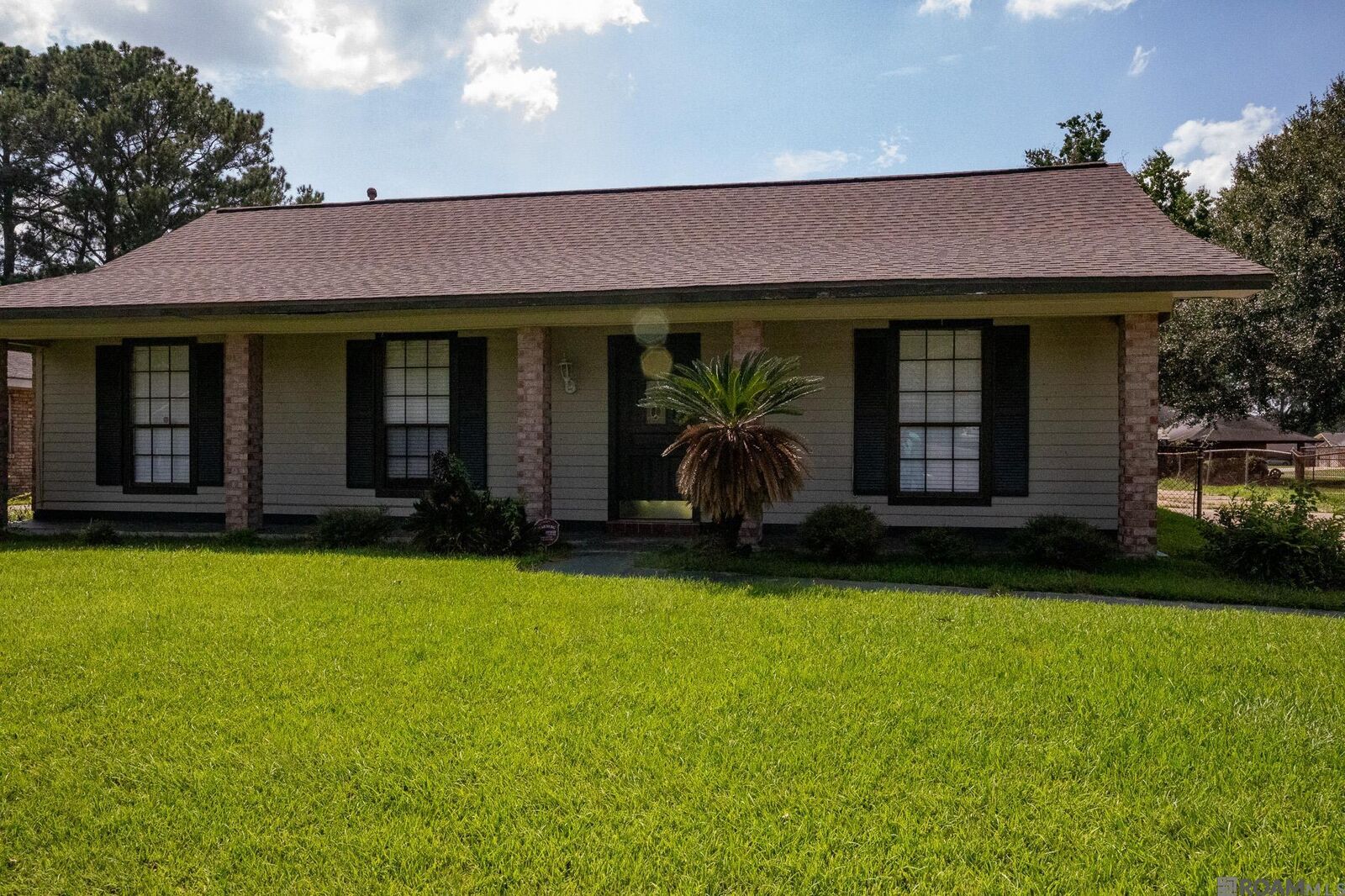 Property Photo: 607 Maureen Dr LA 70714