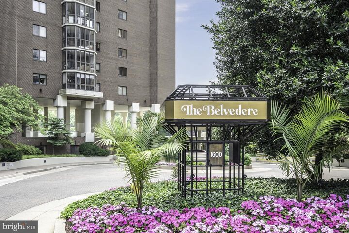 Property Photo: 1600 N Oak Street 524 VA 22209