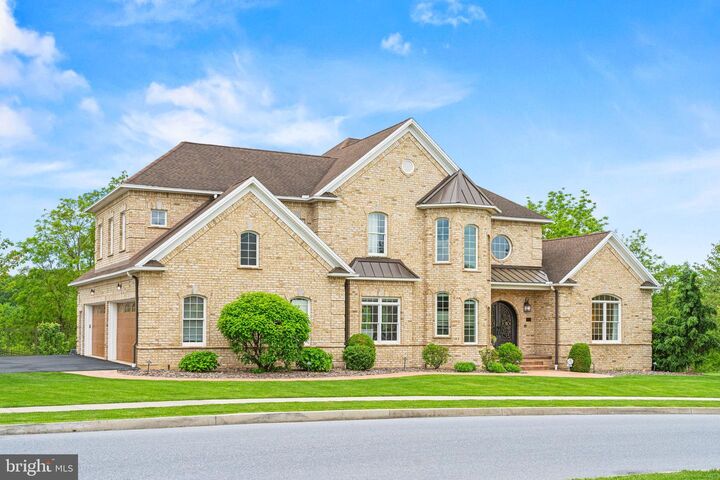 Property Photo: 740 Hampton Court PA 17112