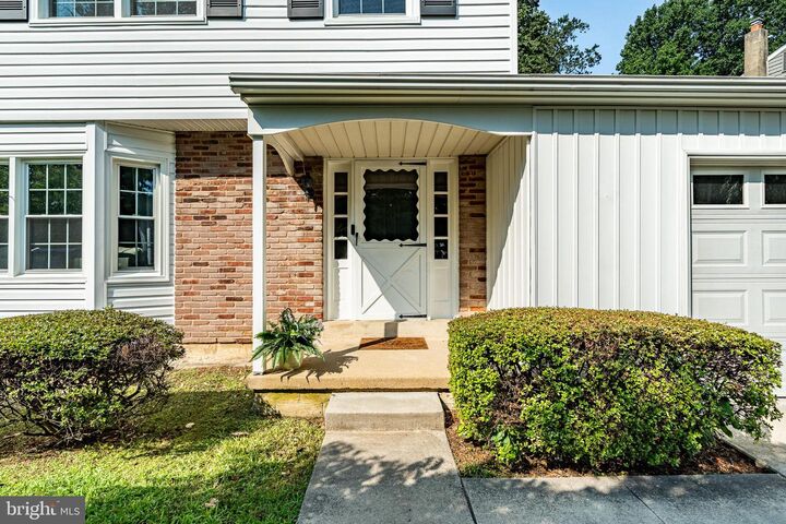 Property Photo: 1004 Stonewood Road DE 19810