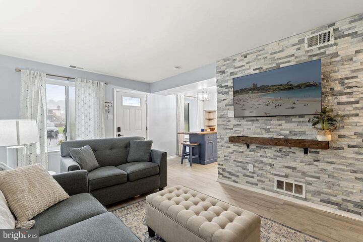 Property Photo: 5200 Hilltop Drive L-11 PA 19015