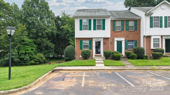 Property Photo: 2826 Hosta Drive NC 28269