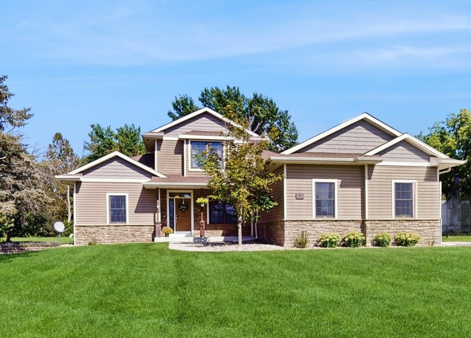 Property Photo: 416 S Cottonwood Street IA 50236