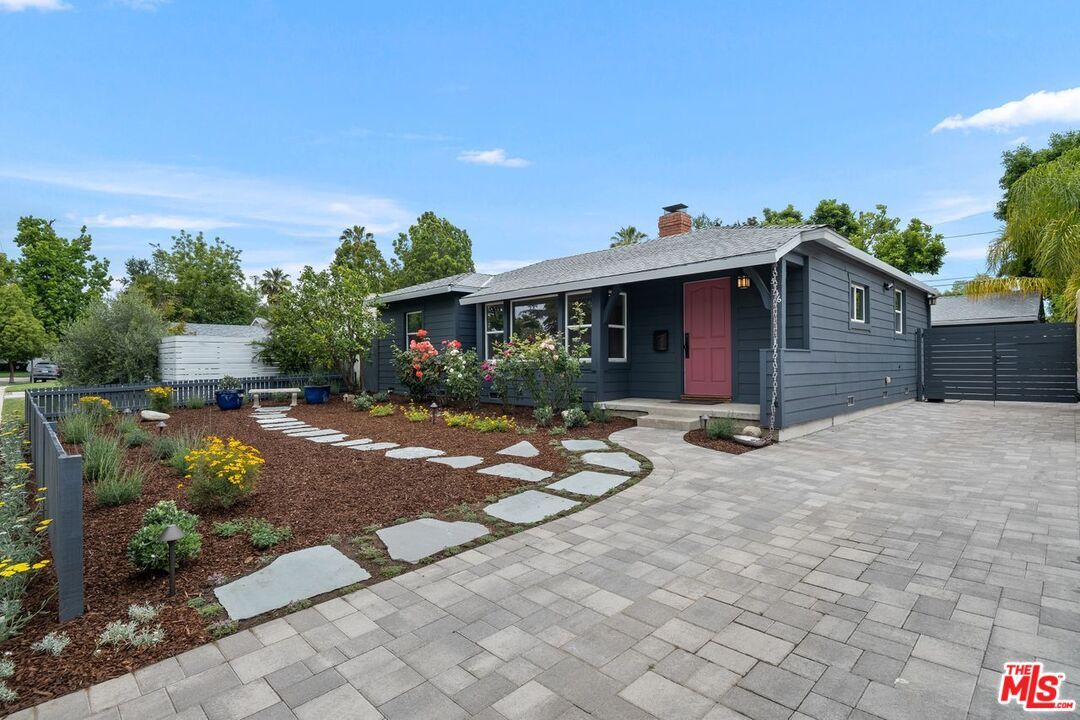 Property Photo: 5346 Natick Ave CA 91411