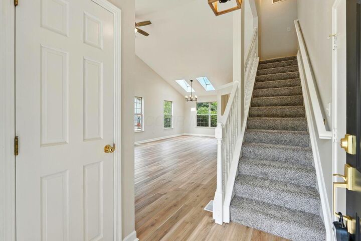 Property Photo:  275 Daventry Court  OH 43110 
