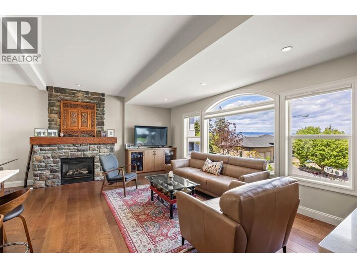 Property Photo: 432 Azure Place BC V2E 2R2