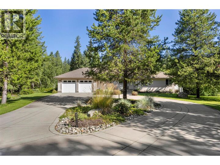Property Photo: 4933 Birch Lane BC V0E 1E0