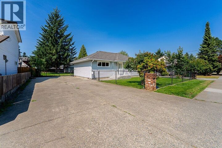 Property Photo:  1741 Salisbury Avenue  BC V3B 1X6 