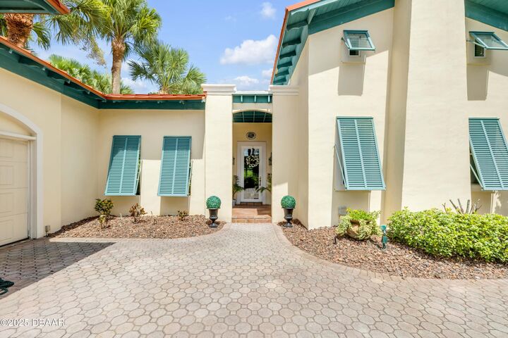 Property Photo:  2690 E Spruce Creek Boulevard  FL 32128 