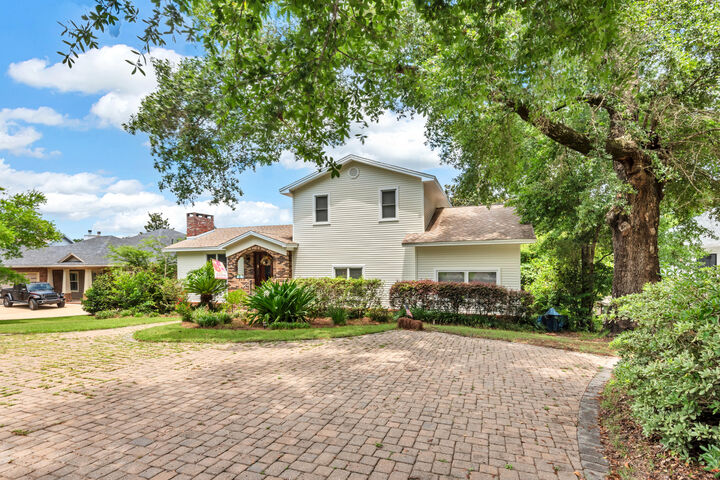 Property Photo: 2435 Duncan Drive FL 32578